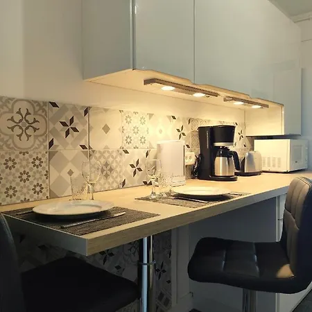 Le Thourottois*centre Ville*wifi*spacieux*confort* Saint-gobain Lejlighed